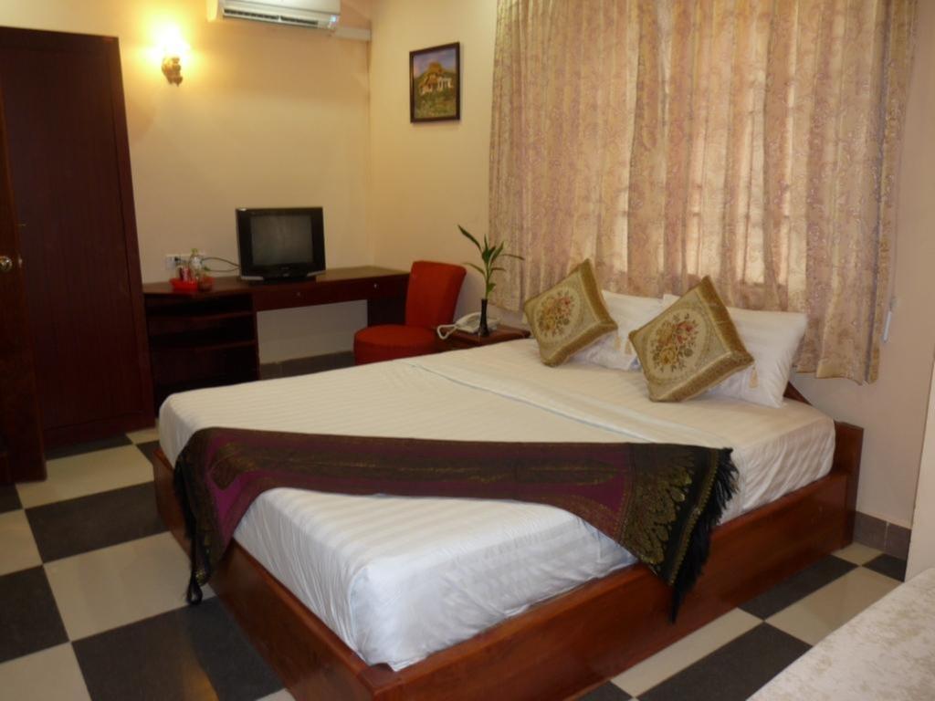 Hi Land Hotel Phnom Penh Exterior foto